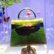 nouer luxe ベルテッドレザーバッグ 本革 ターンロック金具