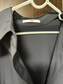 SLY グレー 長袖シャツ 左胸ポケット付き