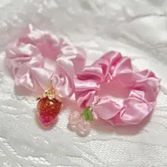 いちごとさくらんぼのシュシュ2個セット
