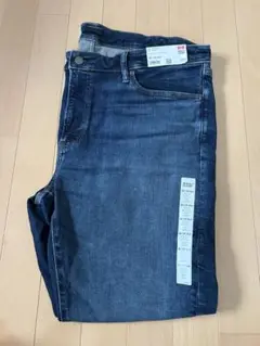 新品 未使用 UNIQLO ウルトラストレッチジーンズ サイズ40