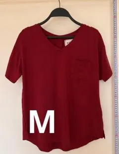 美品｜ワインレッドVネックTシャツ｜半袖｜タック入り