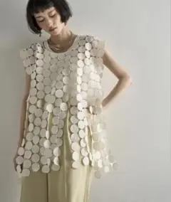theyon （ザヨン） サークルパターンレースフリンジヘムノースリブラウス