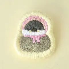 赤ちゃん文鳥　刺繍ブローチ