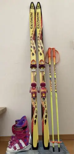 スキー板(ビンディング付き)ポール付き
