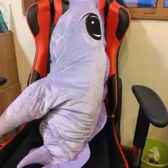 紫色の魚型ぬいぐるみ青鬼