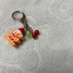 ケーキ型チャーム付き携帯ストラップ