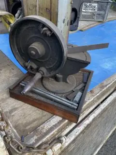 活版印刷の道具ー輪郭削り機（回転式）