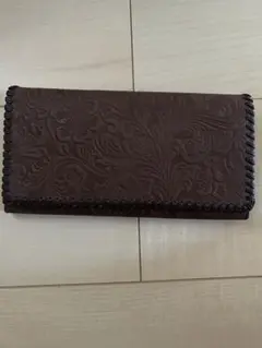 ブラウンレザーエンボス長財布