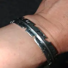 シルバーフェザーデザインバングル