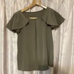 フリル袖 オリーブグリーン トップス