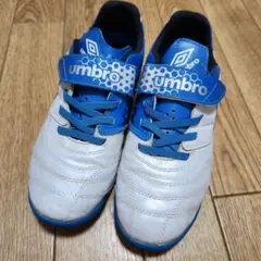 umbro トレーニングシューズ ホワイト/ブルー　22.5cm