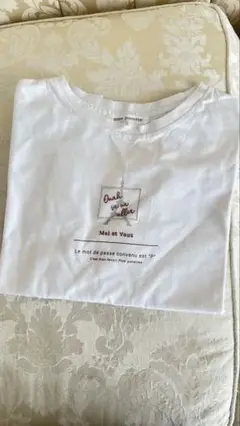 ホワイト 半袖 Tシャツ プリント入り