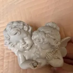 天使の像　二体寄り添う ホワイト