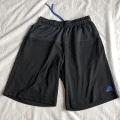 adidas ブラック ハーフパンツ