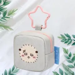 ちいかわ カラビナつき刺繍スクエアミニポーチ ラッコ