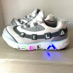 即購入OK! 22cm FILA スニーカー 光る　ライトニング