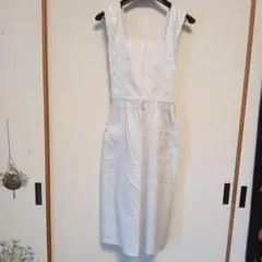 ホワイトサロペットエプロン