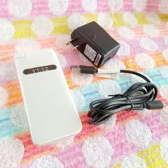 KYF37 GRATINA white 充電器セット 安心のメルカリ便配送