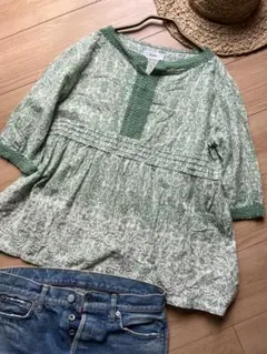 オススメ　ブラウス　グリーン　薄手　編み　デザイン　刺繍　こだわり