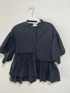 ブギウギ　フリルブラウス
