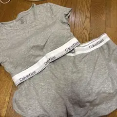 Calvin Klein グレー セットアップ
