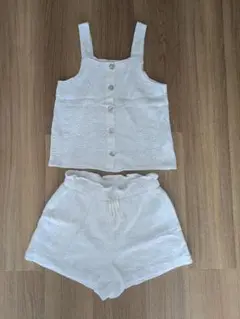 ホワイト刺繍タンクトップとショートパンツセット