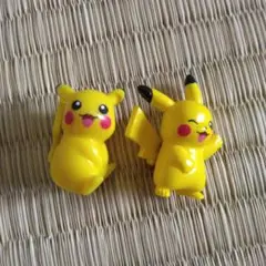 ピカチュウ マスコット 2体セット　びっくらたまご