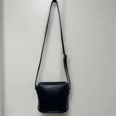 ユニクロ 黒 レザー ショルダーバッグ