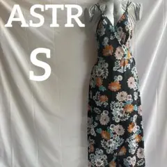 美品【S】ASTR THE LABEL 花柄キャミワンピース フラワー　リゾート