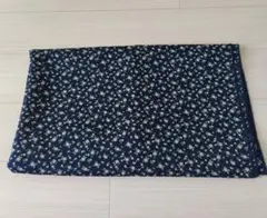 濃紺花柄生地　大判　布　格安