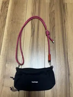 Topologie ボトルサコッシュ ストラップ付