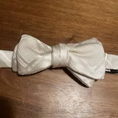 トリートドレッシング　 ホワイトゴールド　蝶ネクタイ
