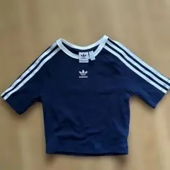 adidas ネイビー クロップドTシャツ