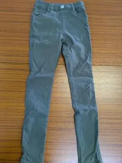 branshes キッズ 長ズボン 130サイズ 深めのカーキ色