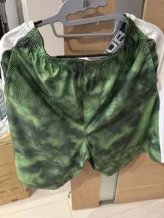 Under Armour グリーンカモフラージュショートパンツ L