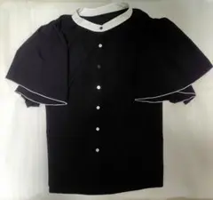 フリル袖 黒シャツ 半袖　オフィスカジュアル　ブラウス