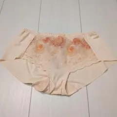 天使のブラ 魔法のハリ感 TR526 ショーツМサイズ