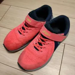 asics レーザービーム　22cm