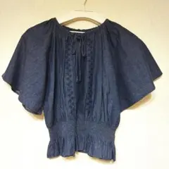 紺バタフライスリーブブラウス
