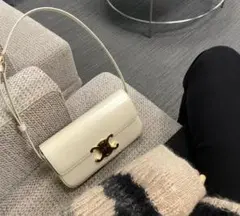 アイボリー ショルダーバッグ フラップ式