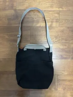 ILL180° イルワンエイティ ショルダーバッグ ユニセックス