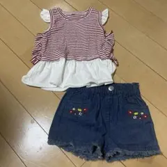 赤白ストライプトップスとデニムショーツセット