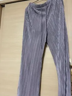 薄紫色 プリーツパンツ カジュアル