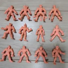 当時物　聖闘士星矢消しゴム肌色12 体　肩パーツ無し　フェニックス後ろパーツ有り