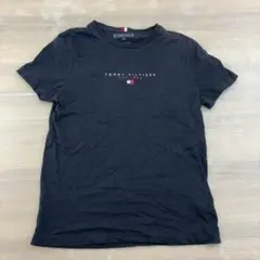 $ TOMMY HILFIGER ブラック クルーネックTシャツ