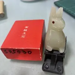 高級玉石うさぎ　台座付き
