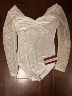 【新品未使用】ホワイトベロア　ロングスリーブ　レオタード