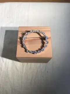 ◯型のブローチ