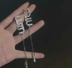 ロゴピアス
