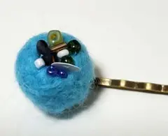 ハンドメイド　羊毛フェルト　ヘアピンターコイズブルー